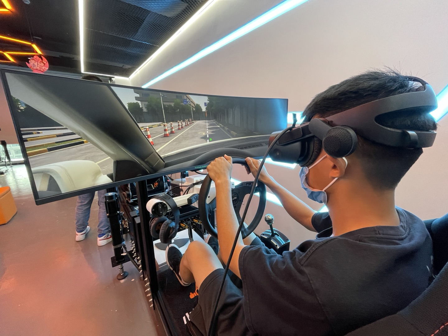 上海学车又有大变化：高科技VR室内训练场开业，开启全
